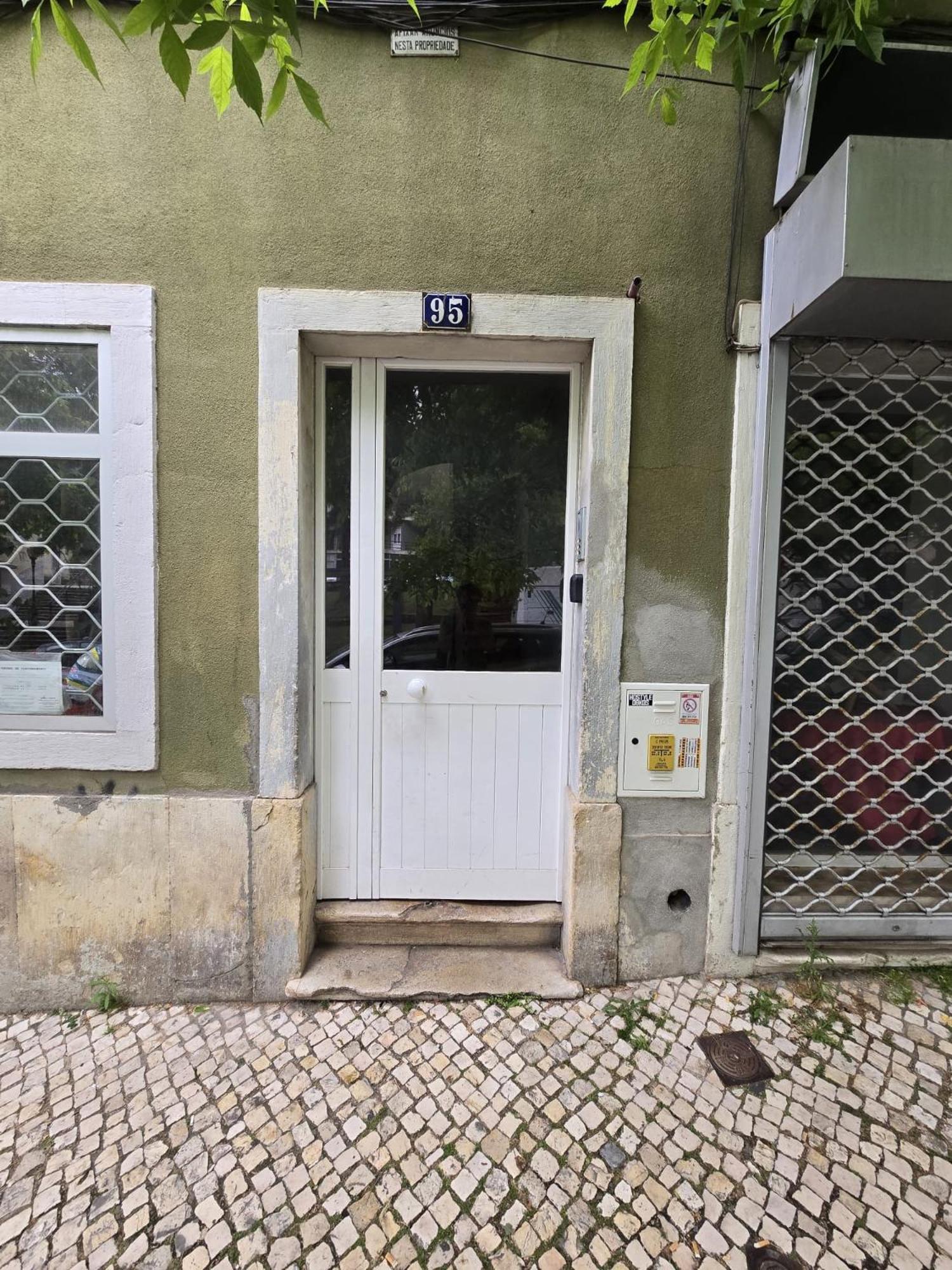 Comfy 3 Bedroom Apartment Campo De Ourique Lisbon Exterior photo